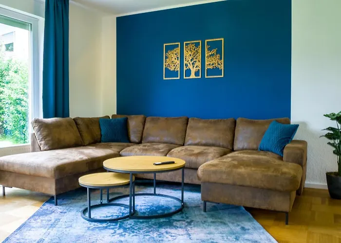 Gross, Modern, Zentrumsnah Mit Parkplatz Und Garten