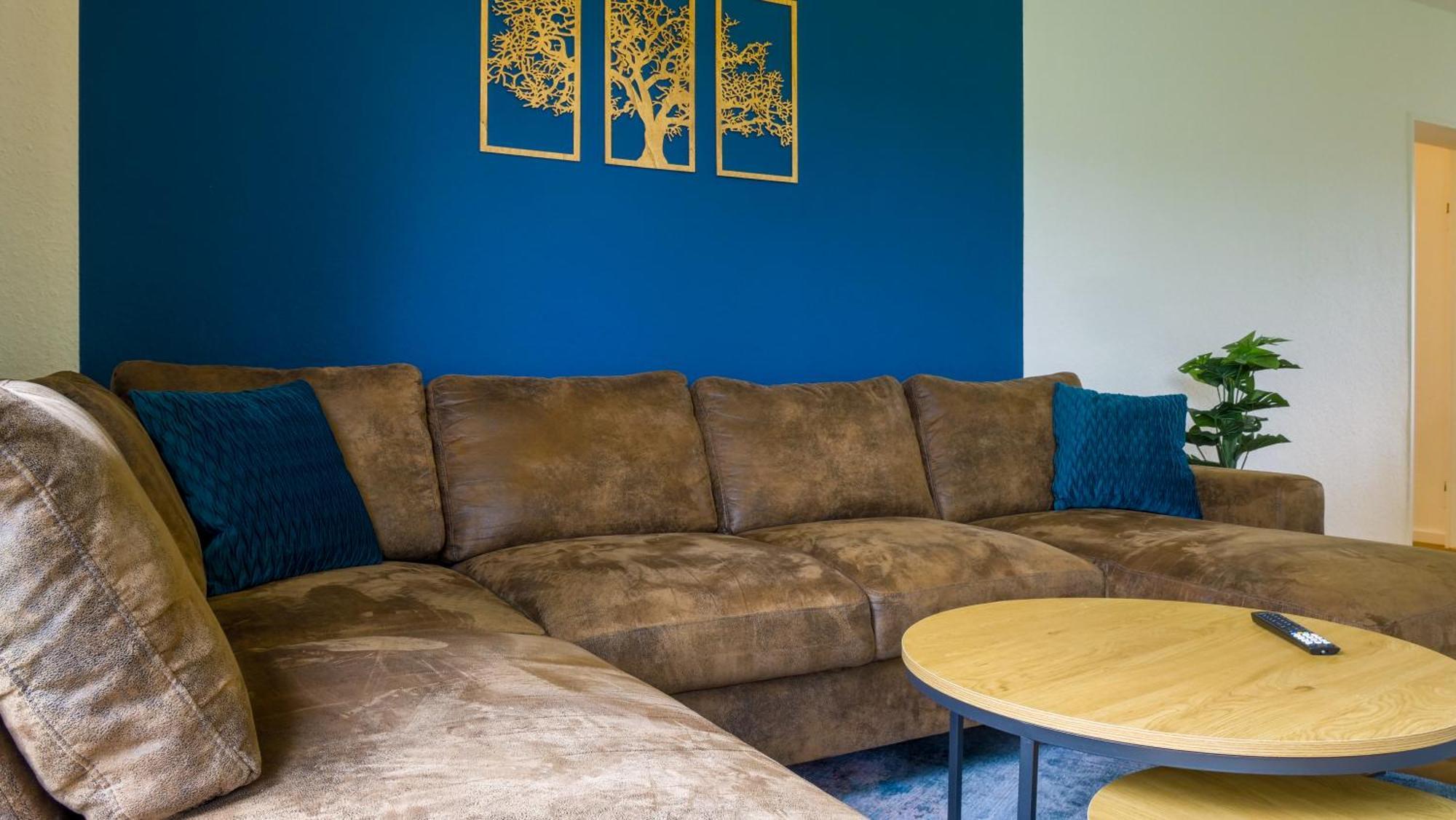 Gross, Modern, Zentrumsnah Mit Parkplatz Und Garten Apartment