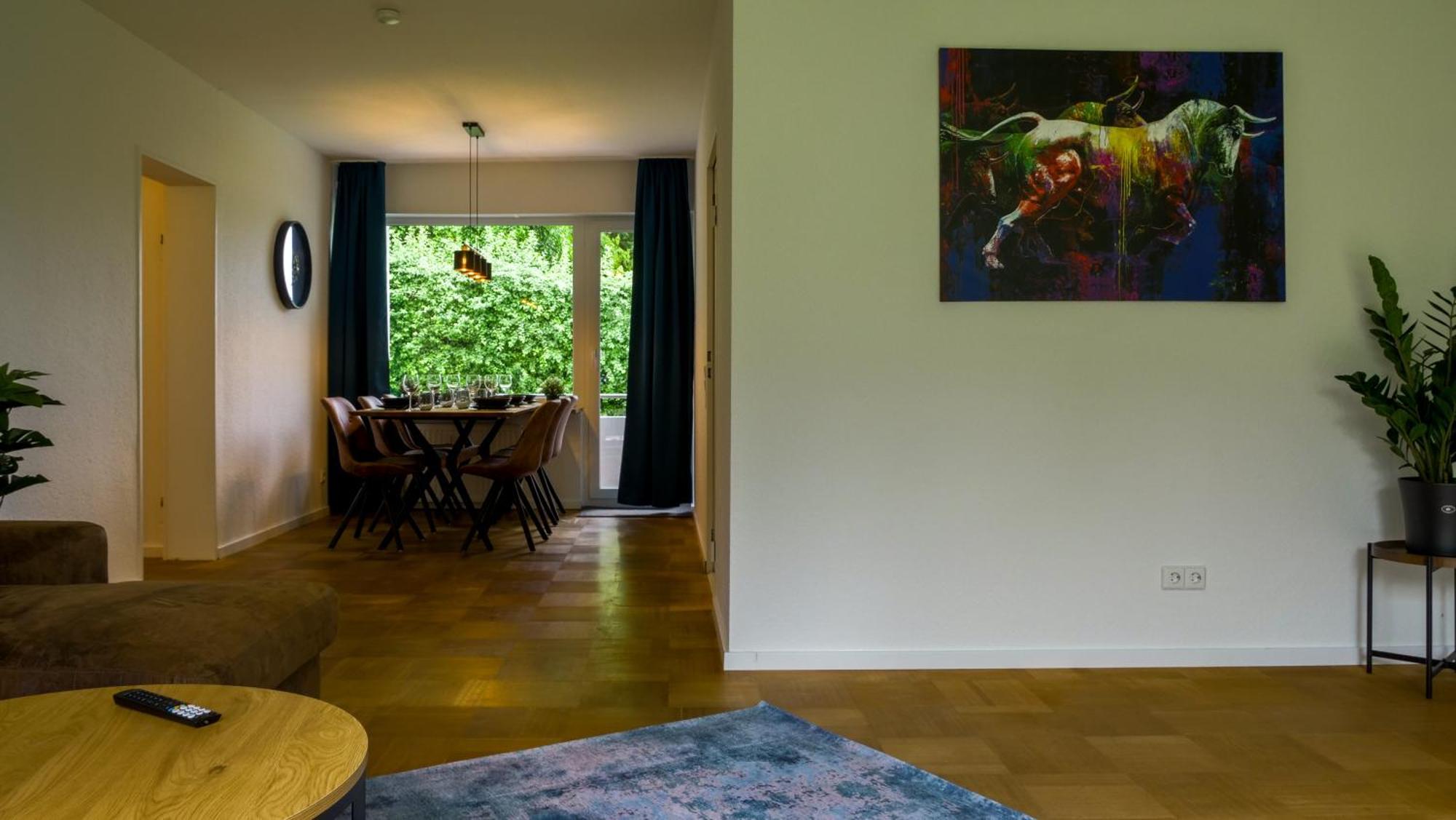 Apartment Gross, Modern, Zentrumsnah Mit Parkplatz Und Garten