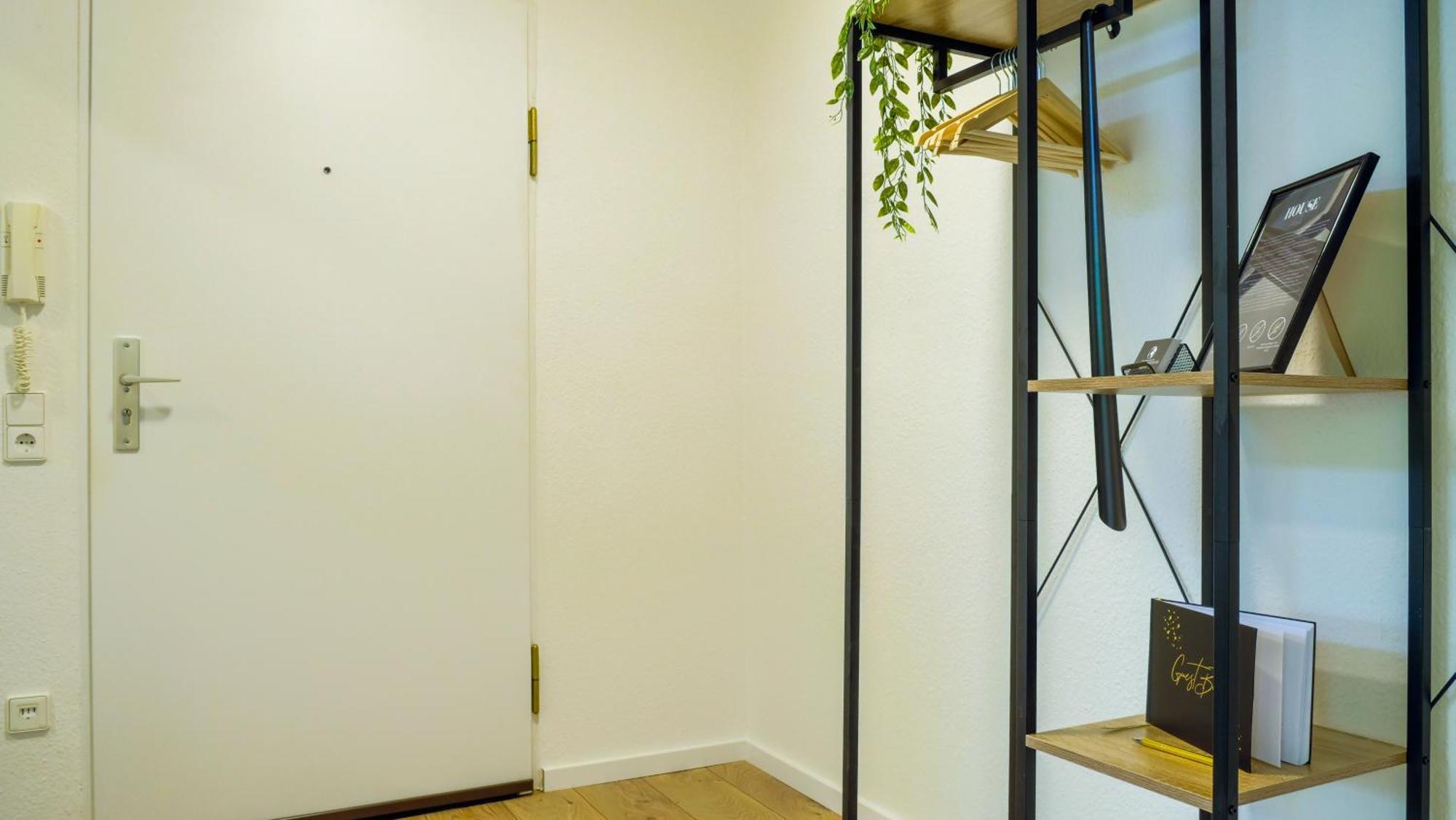 Gross, Modern, Zentrumsnah Mit Parkplatz Und Garten Apartment *