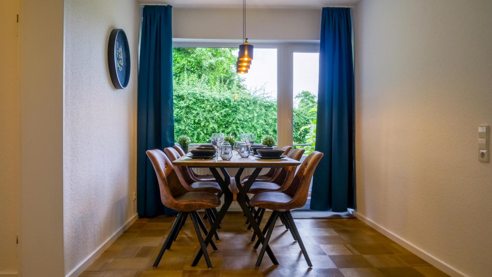 Gross, Modern, Zentrumsnah Mit Parkplatz Und Garten *