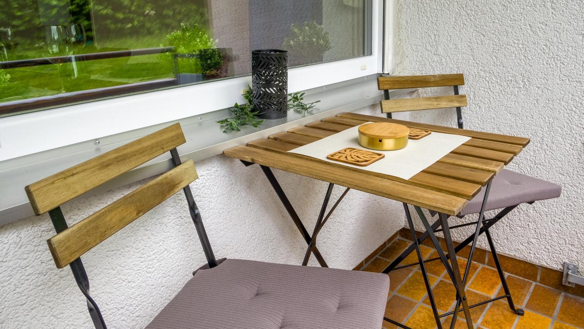 Gross, Modern, Zentrumsnah Mit Parkplatz Und Garten Apartment