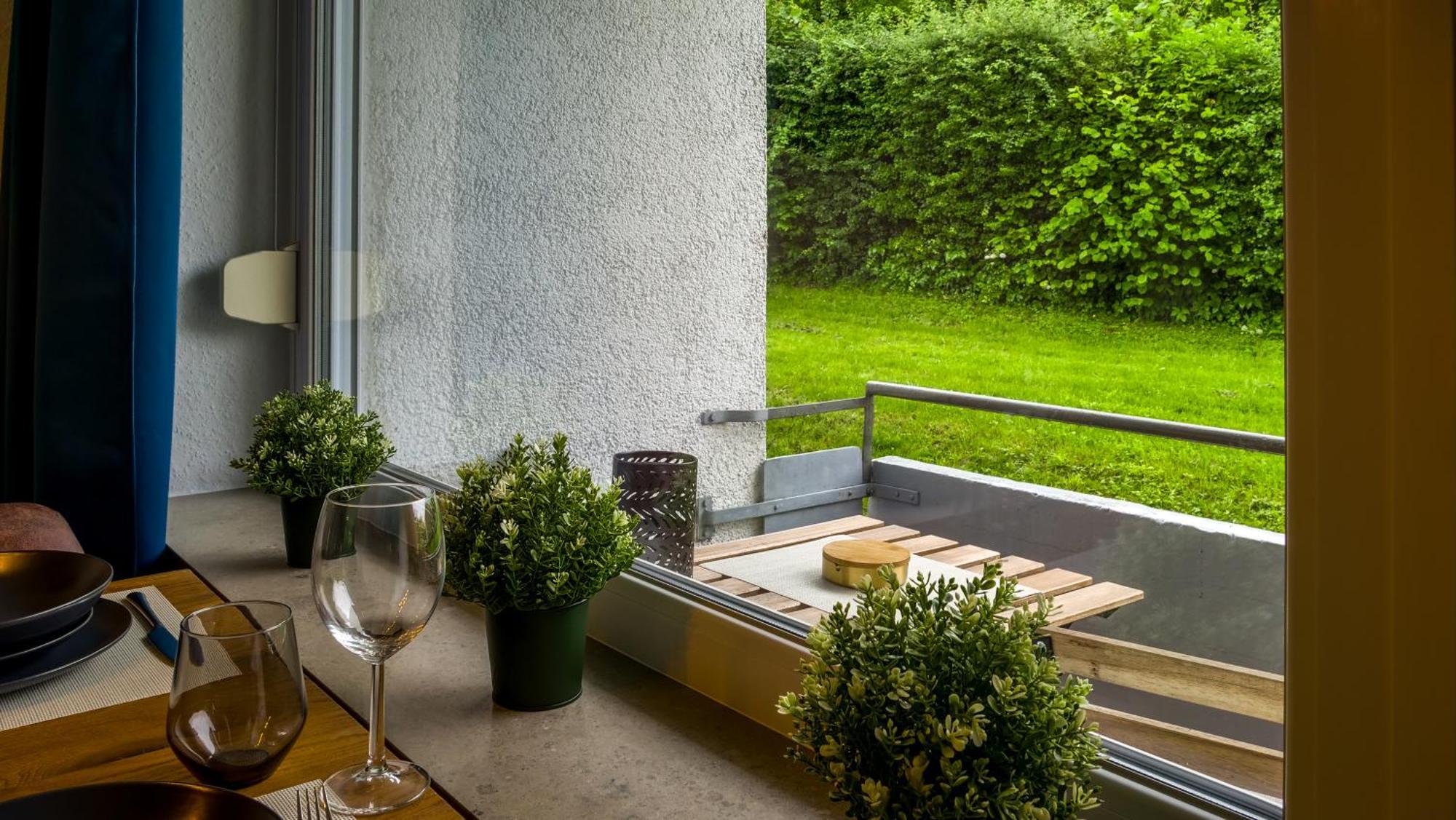 Gross, Modern, Zentrumsnah Mit Parkplatz Und Garten *